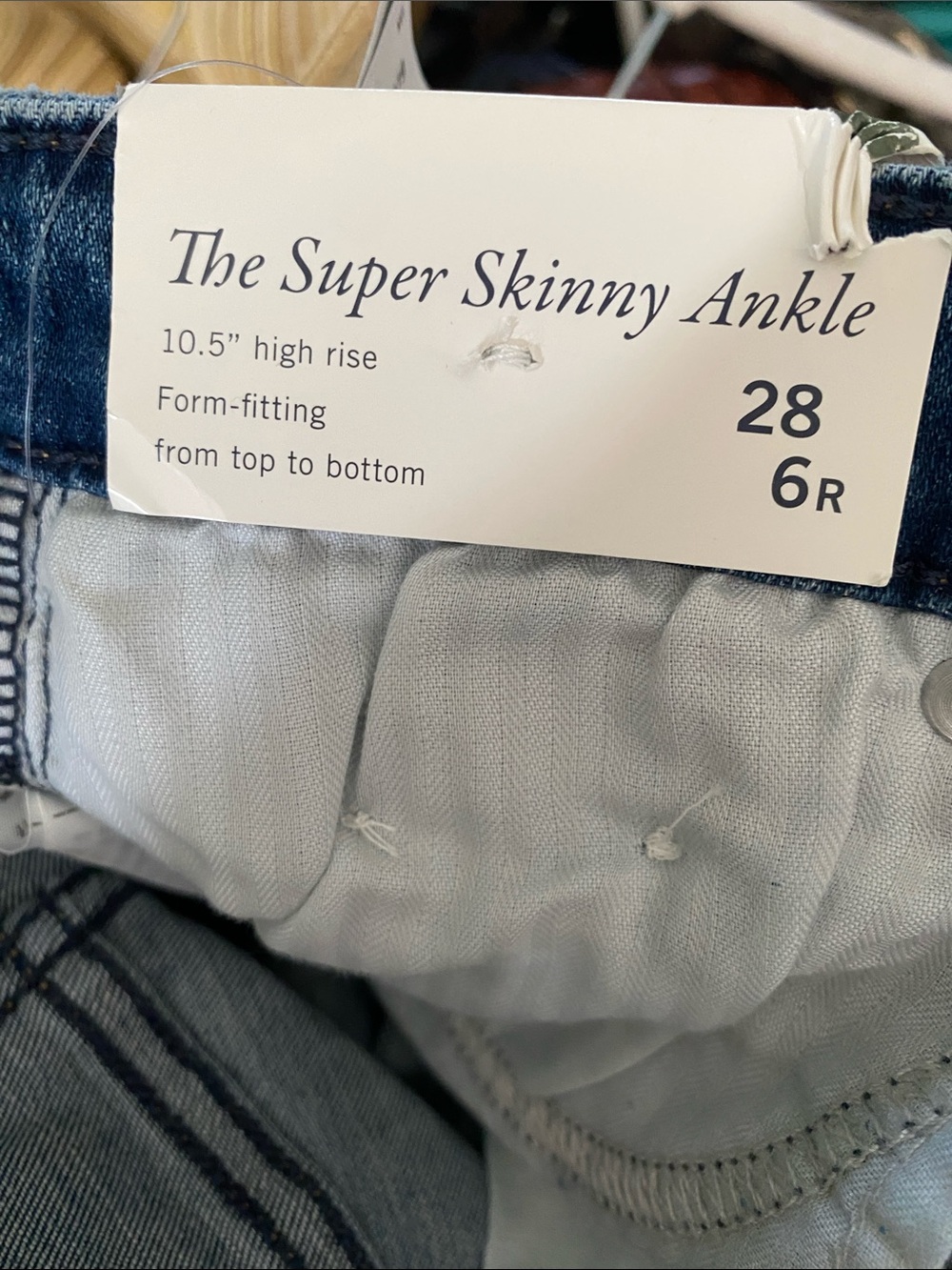 NWT Abercrombie & Fitch Medium Blue Distressed Skinny high rise Jeans 28 6r - Picture 4 of 4